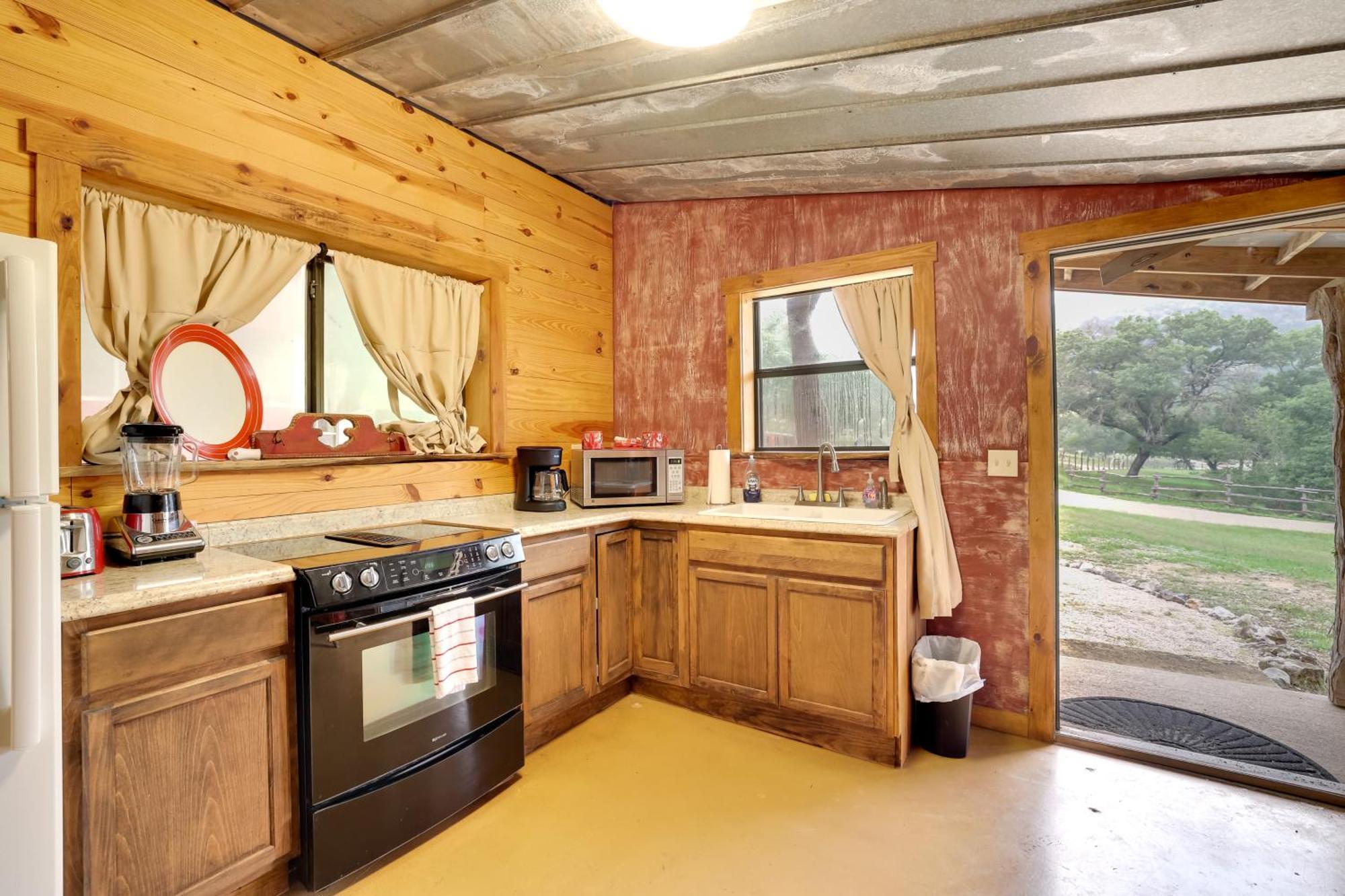 Rural And Horse-Friendly Cabin About 24 Mi To Bandera! Villa Tarpley Exterior photo