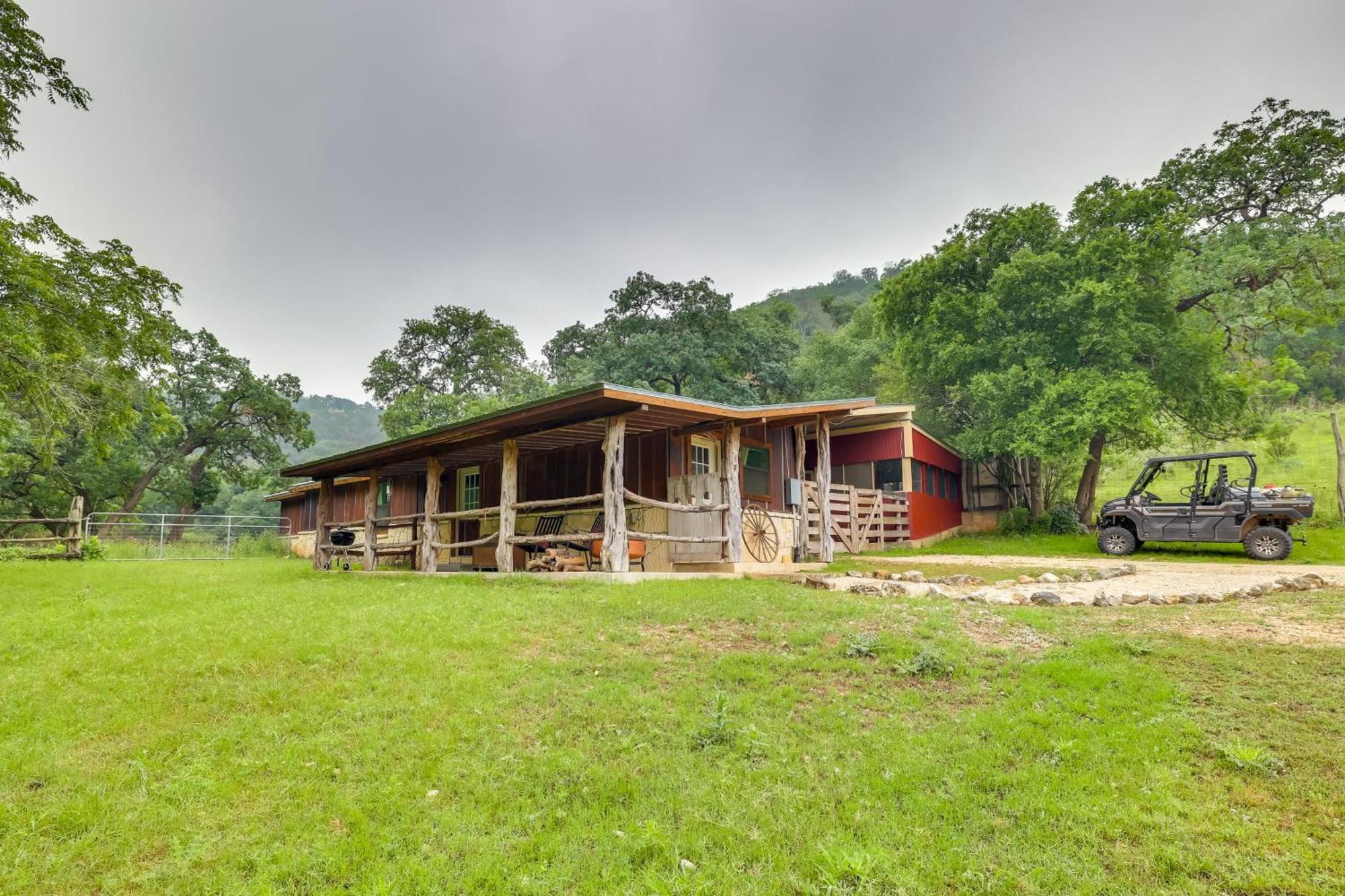 Rural And Horse-Friendly Cabin About 24 Mi To Bandera! Villa Tarpley Exterior photo